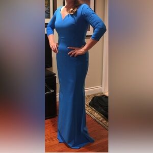 Beautiful designer gown fits 10-14,depending on how form fitting you like